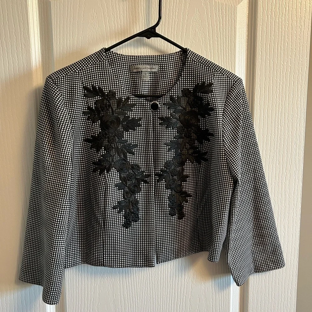 Danny & Nicole Black and White Houndstooth Blazer